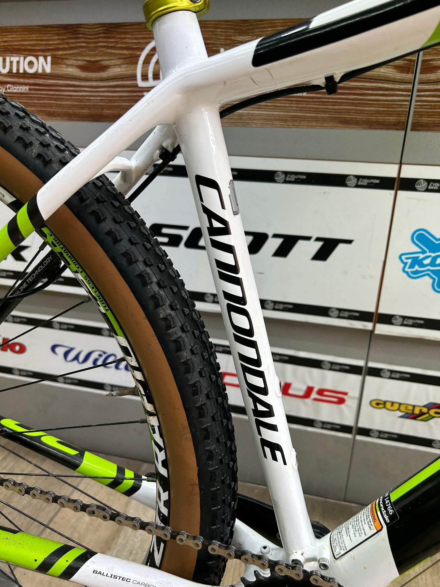 Tamaño de carreras de fábrica de Cannondale F29 L - Usado