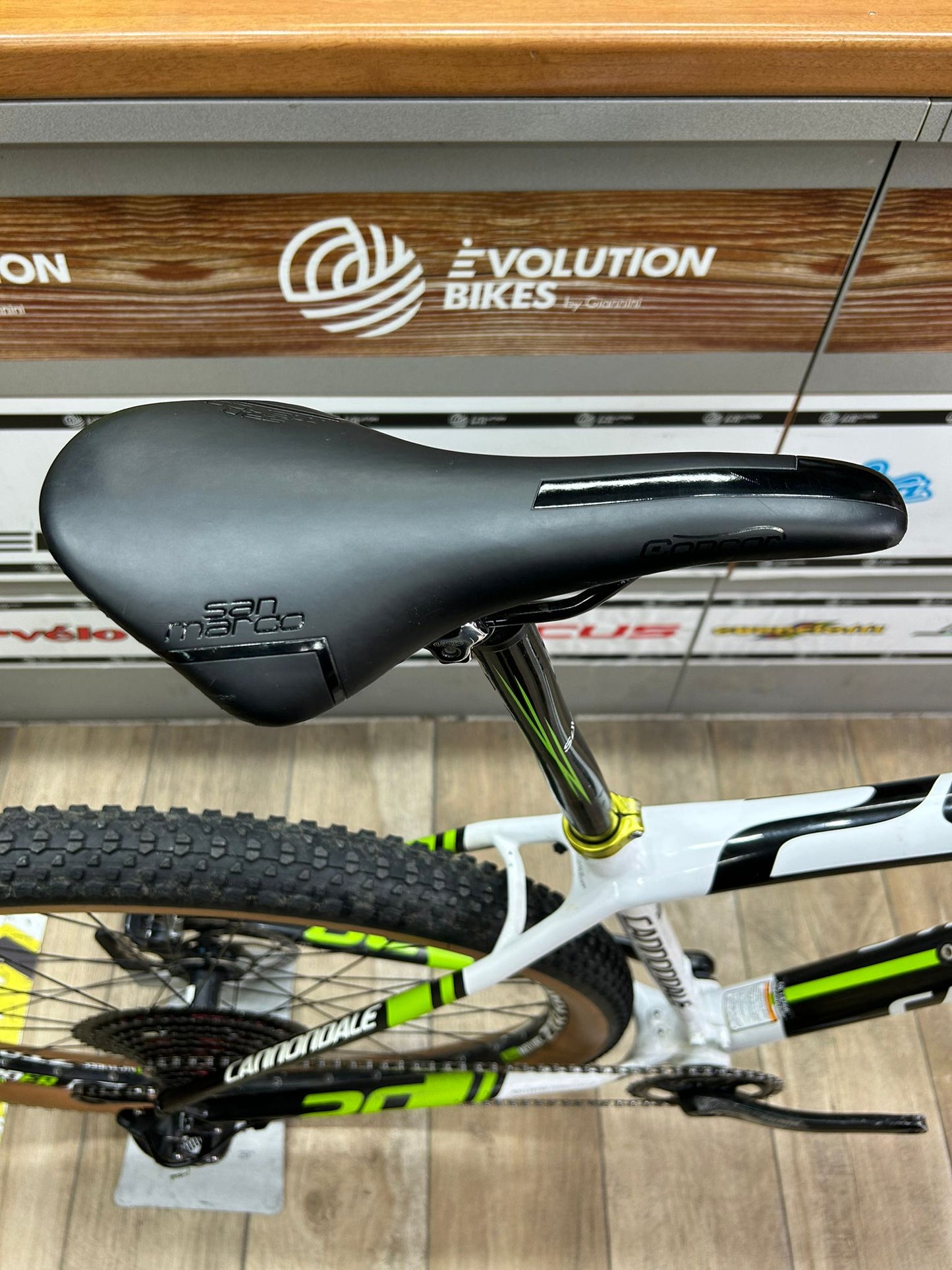 Tamaño de carreras de fábrica de Cannondale F29 L - Usado