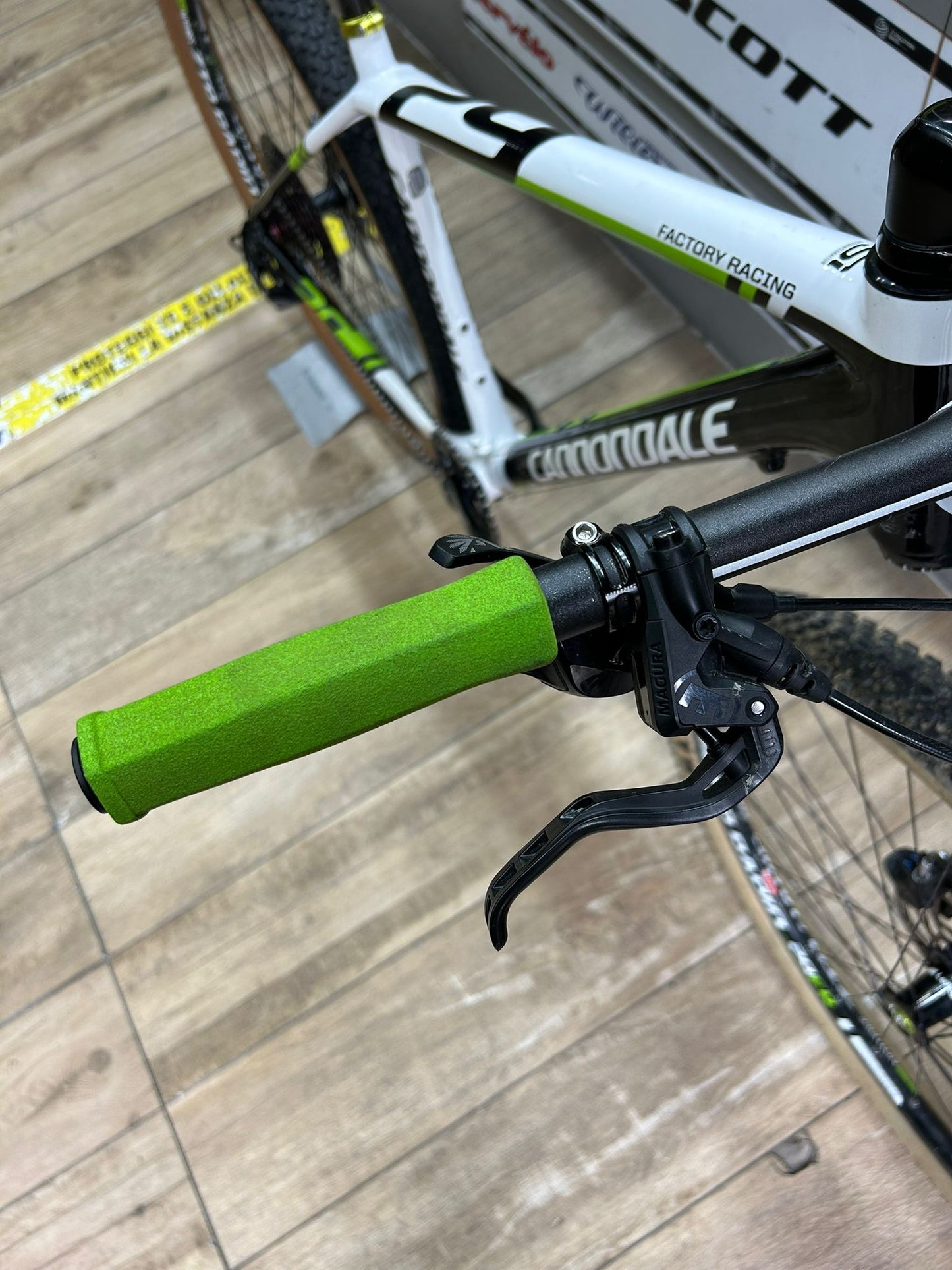 Tamaño de carreras de fábrica de Cannondale F29 L - Usado