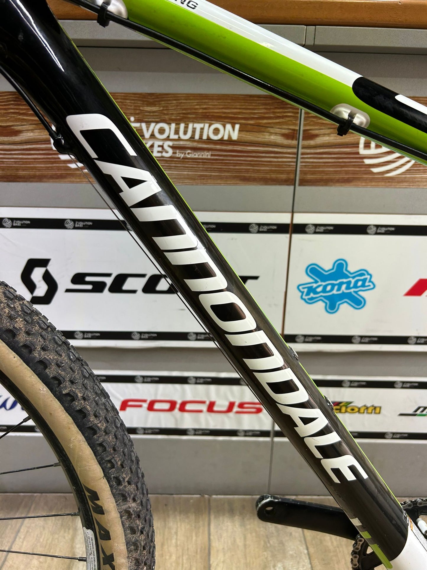 Tamaño de carreras de fábrica de Cannondale F29 L - Usado