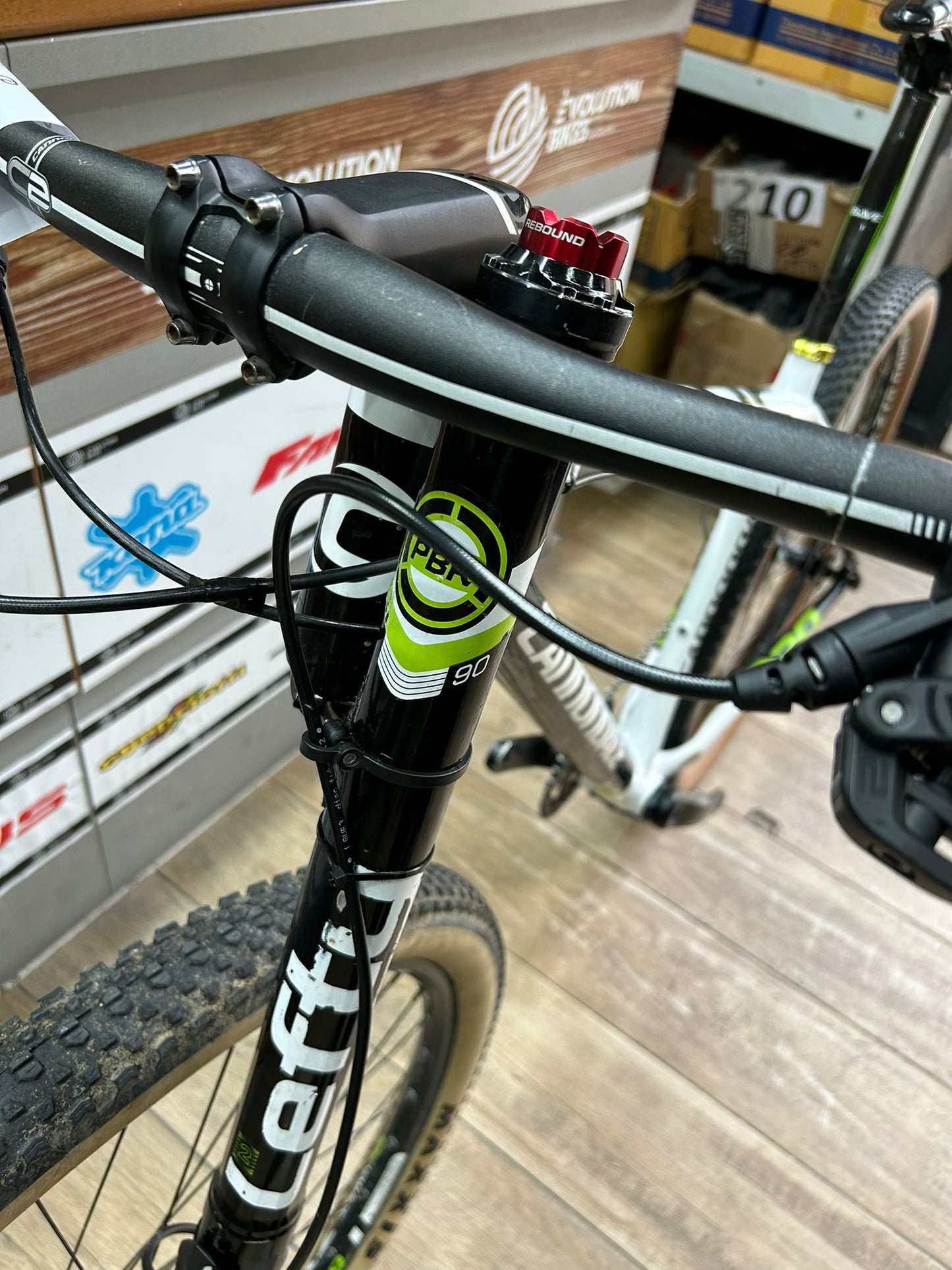 Tamaño de carreras de fábrica de Cannondale F29 L - Usado