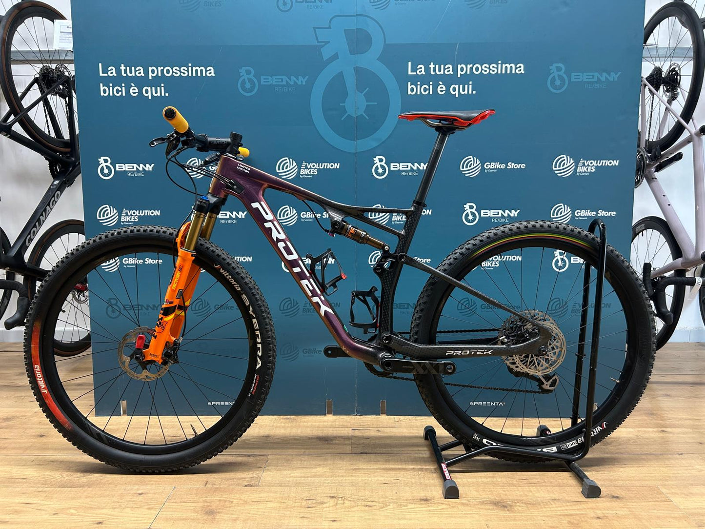Corte de edición limitada de Protek Futura L - Usado