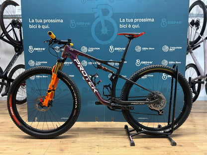 Corte de edición limitada de Protek Futura L - Usado