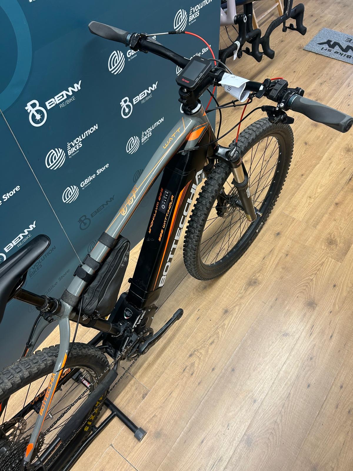 BotteCchia Watt tamaño 48 - Usado