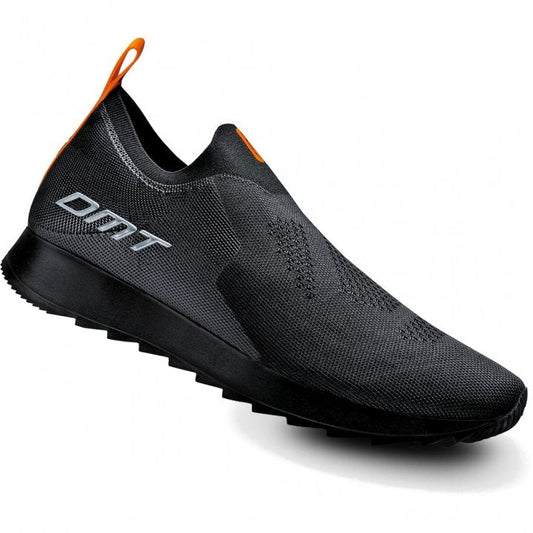 Zapatos de podio DMT después de la carrera