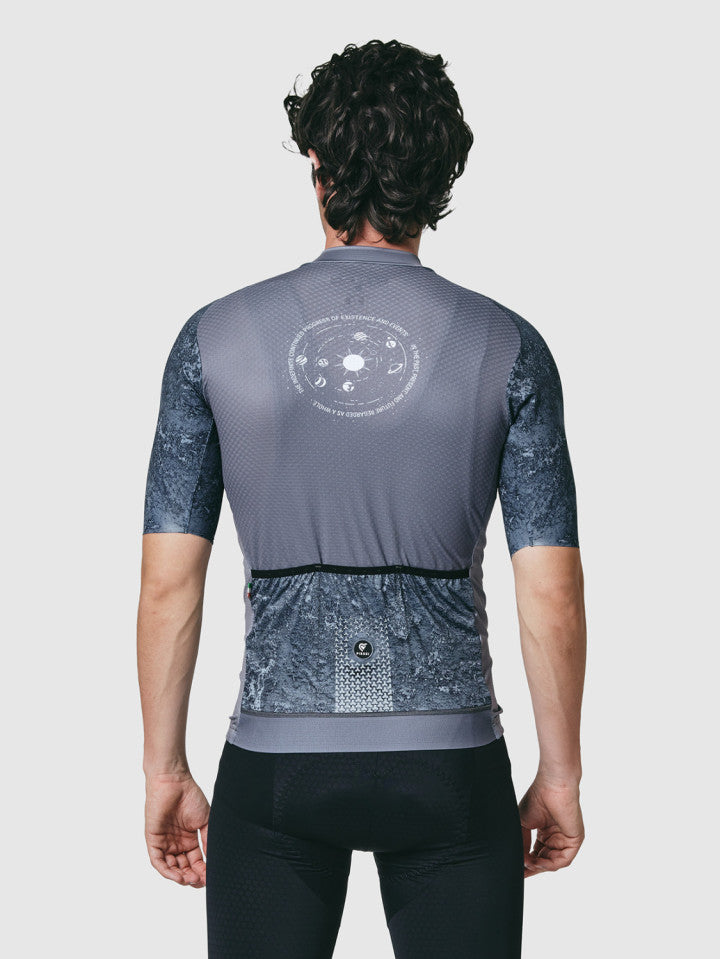 Système solaire à la chemise à manches courtes Pissei